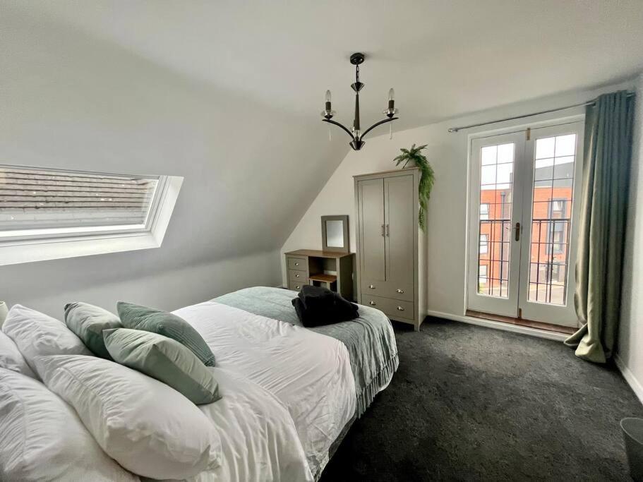 Bs - Luxury Top Floor 4 Bed Apartment With Garage In Town Centre - No Lift Στράτφορντ απόν Έιβον Εξωτερικό φωτογραφία